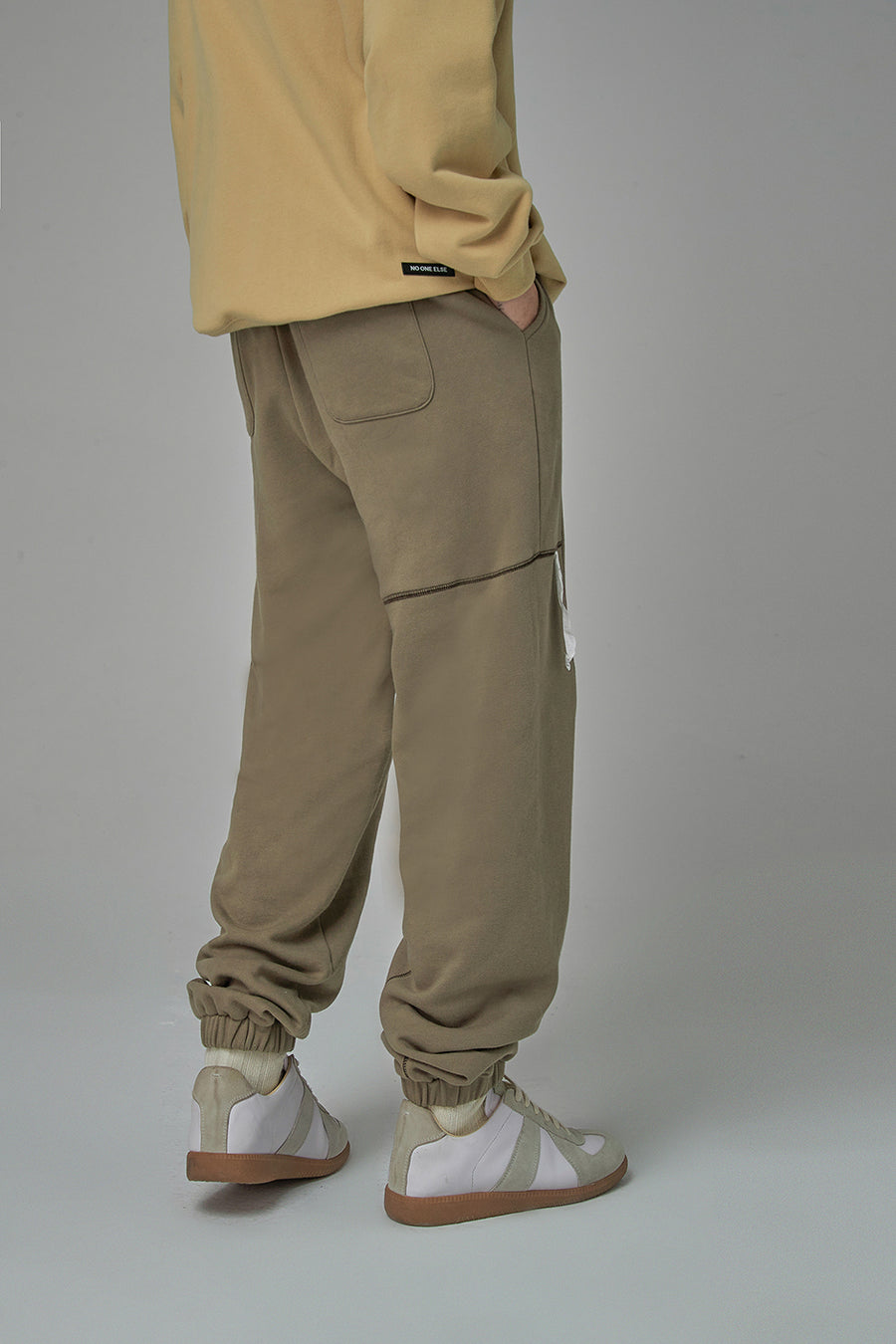 CHUU Forbidden Feelings Jogger Pants