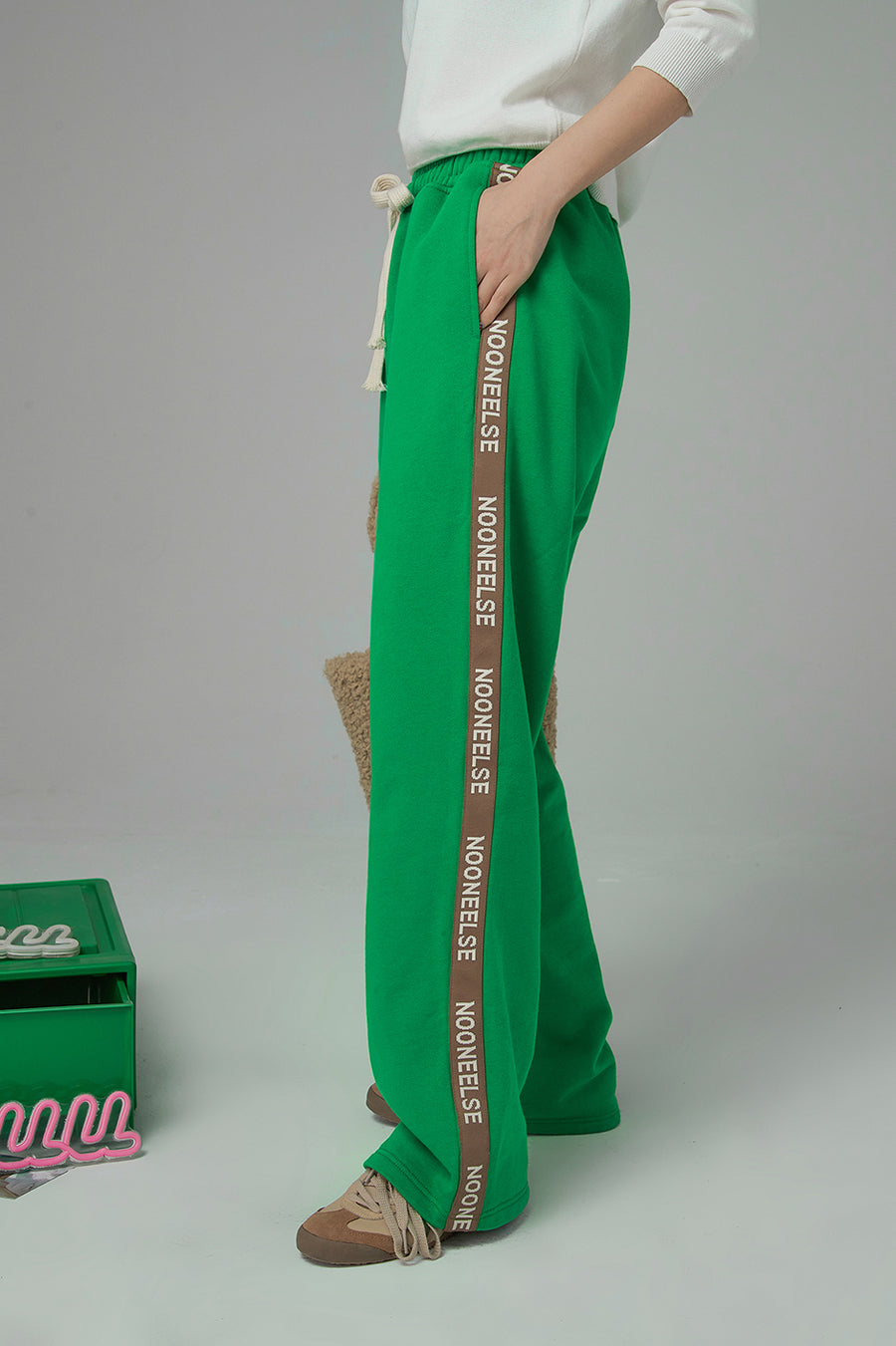 CHUU Does The Mind Wander Wide Pants
