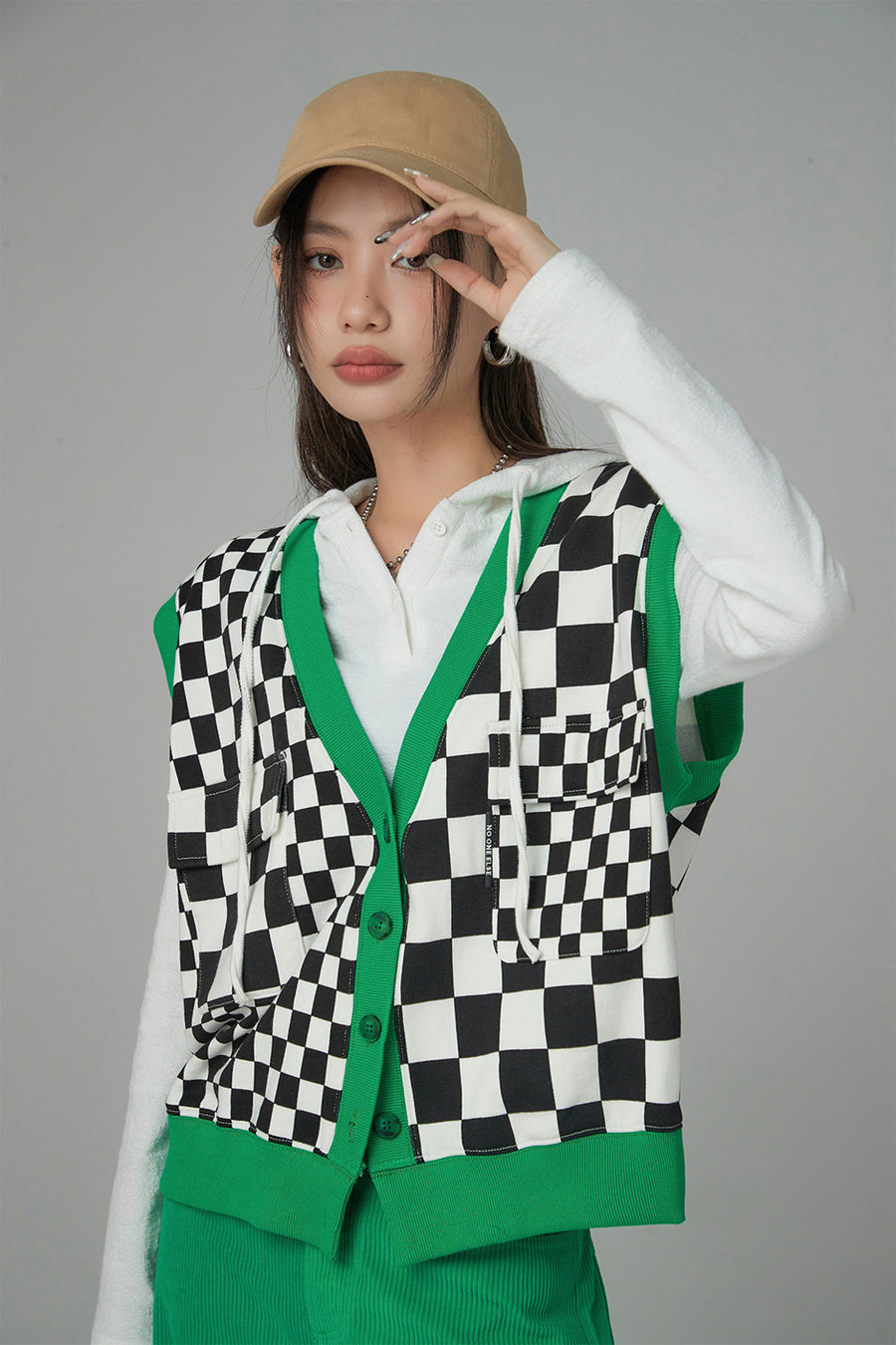 CHUU On The Starting Block Checkered Knit Vest