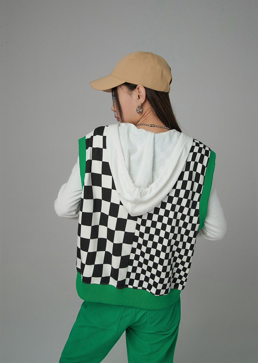 CHUU On The Starting Block Checkered Knit Vest