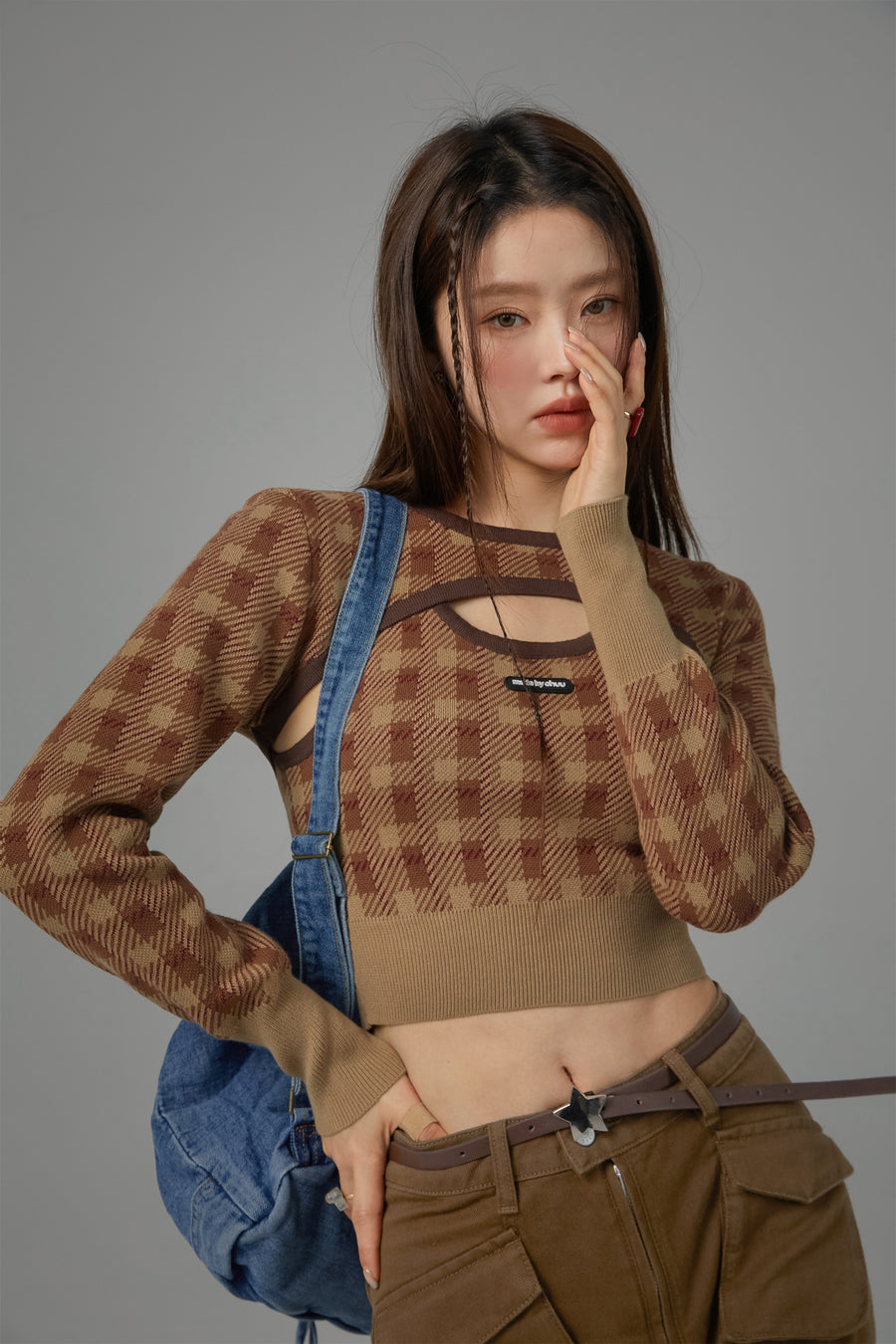 CHUU 2-Layers Chest Cutout Check Knit Sweater