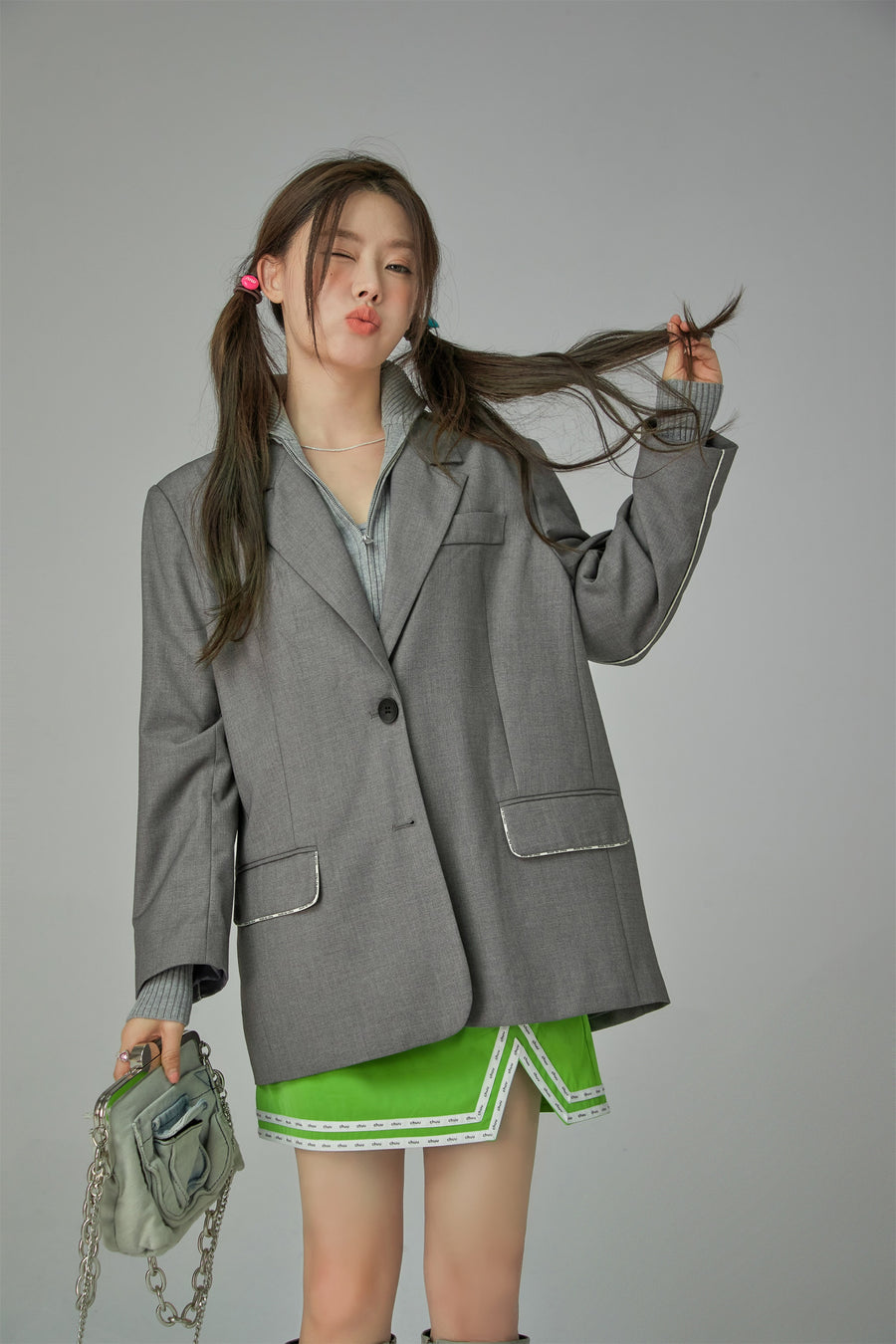 CHUU Keeping Secrets Open Back Suit Jacket