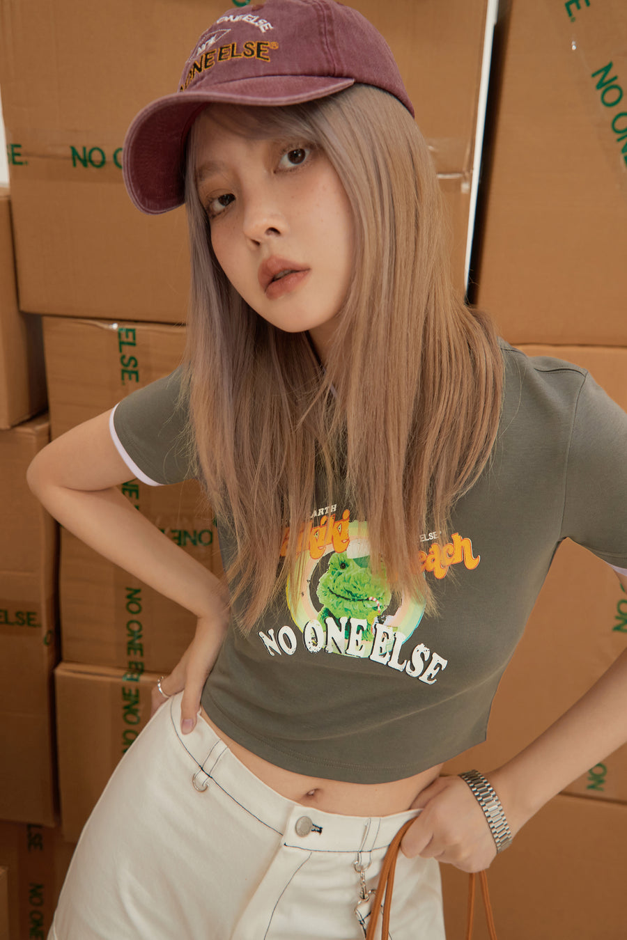 CHUU Peace On Earth Crop Top