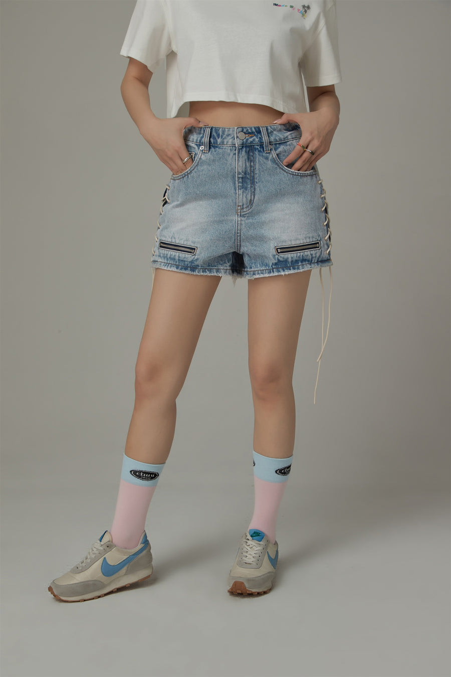 CHUU Lace Up Design Denim Shorts