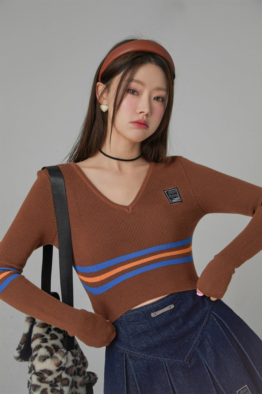 CHUU Unlock Stripes V-Neck Cropped Knit Sweater