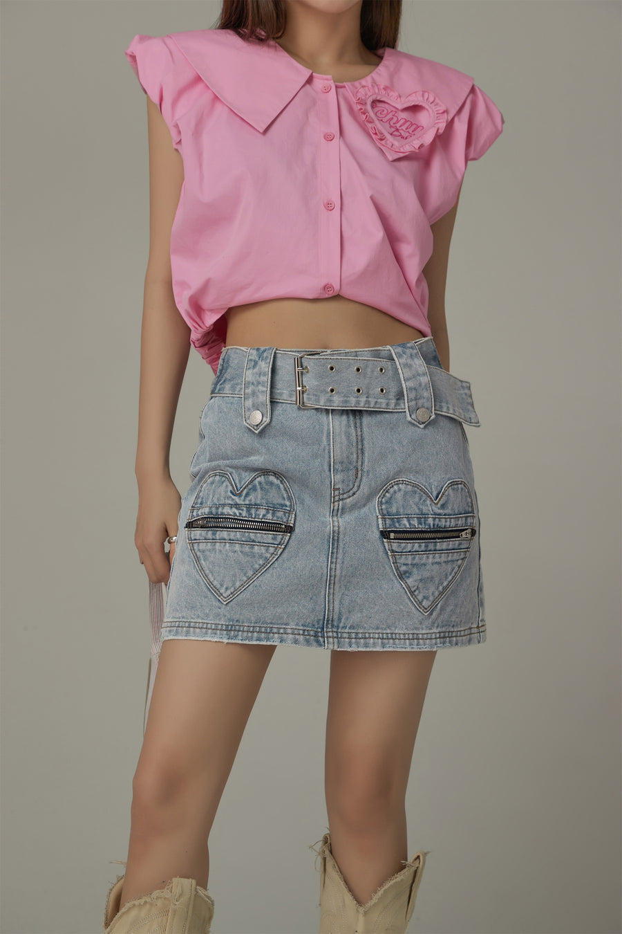 CHUU Heart Pocket Belt Denim Mini Skirt