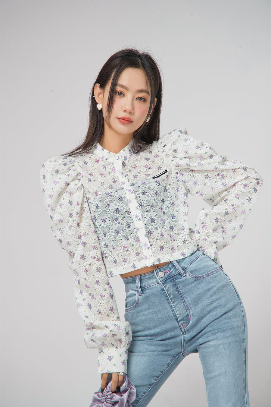 CHUU Flower Eyelet Puff Blouse