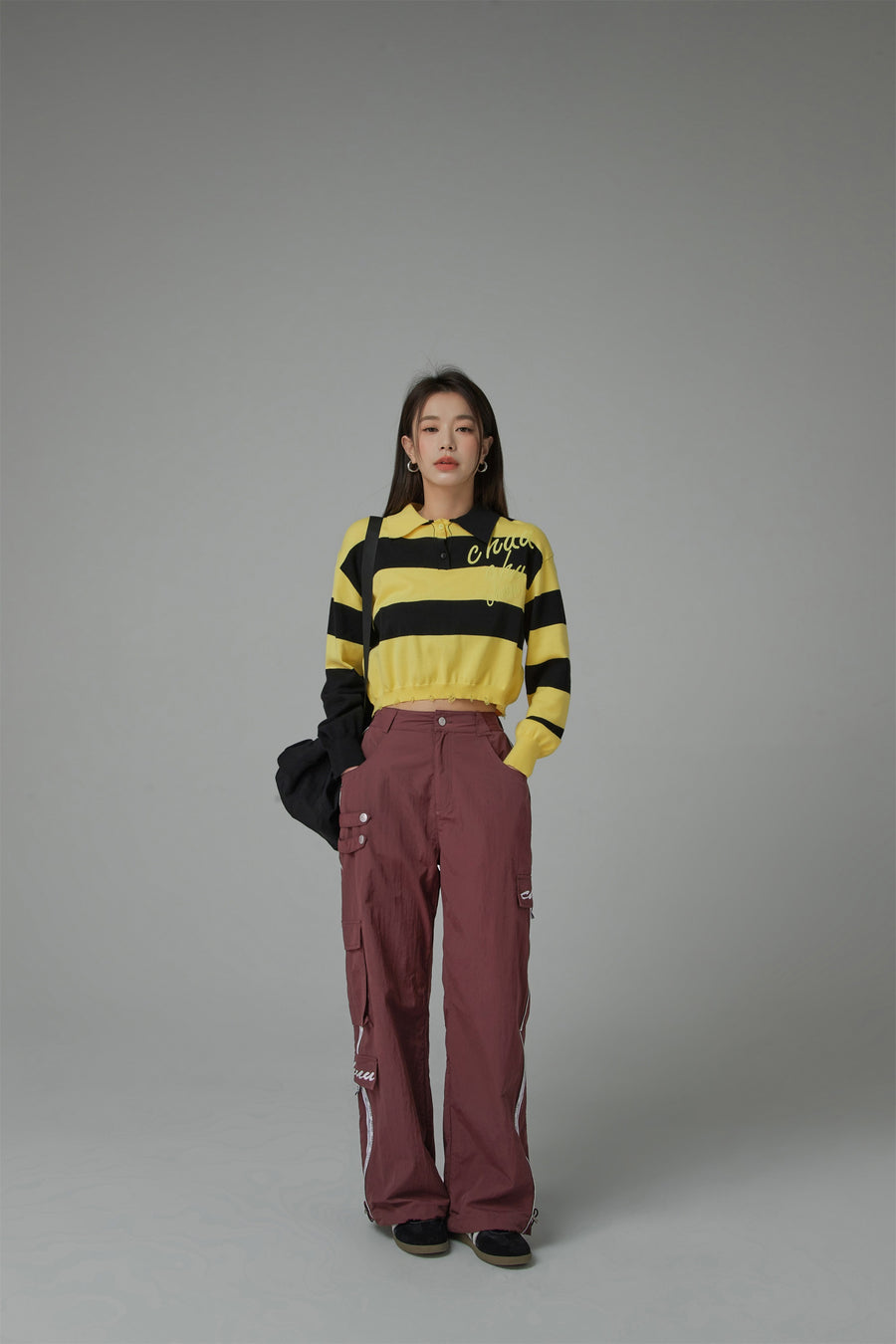 CHUU Chuu Lettering Two Way Leg Wide Cargo Pants