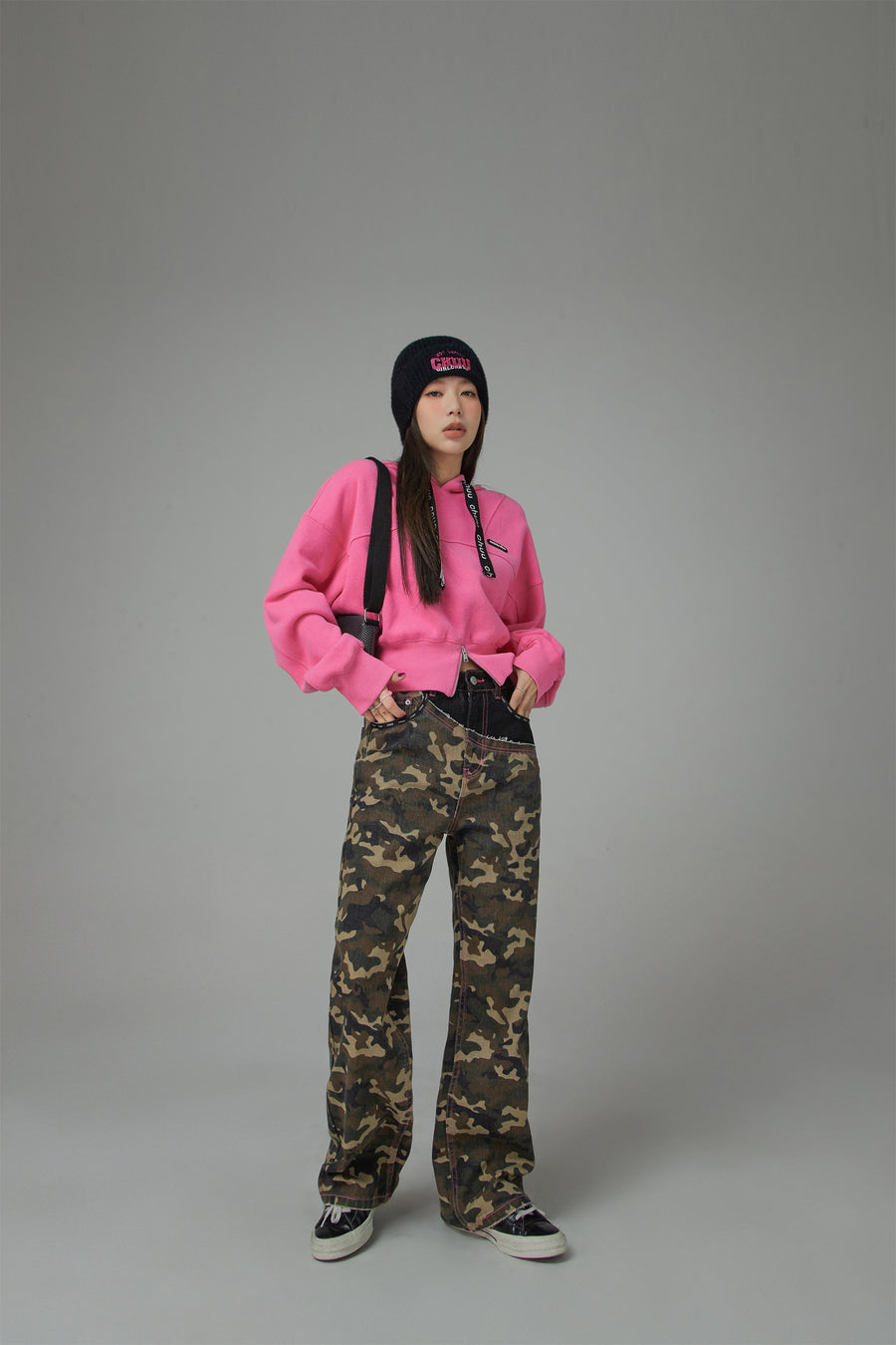 CHUU Stitched Camouflage Straight Denim Pants