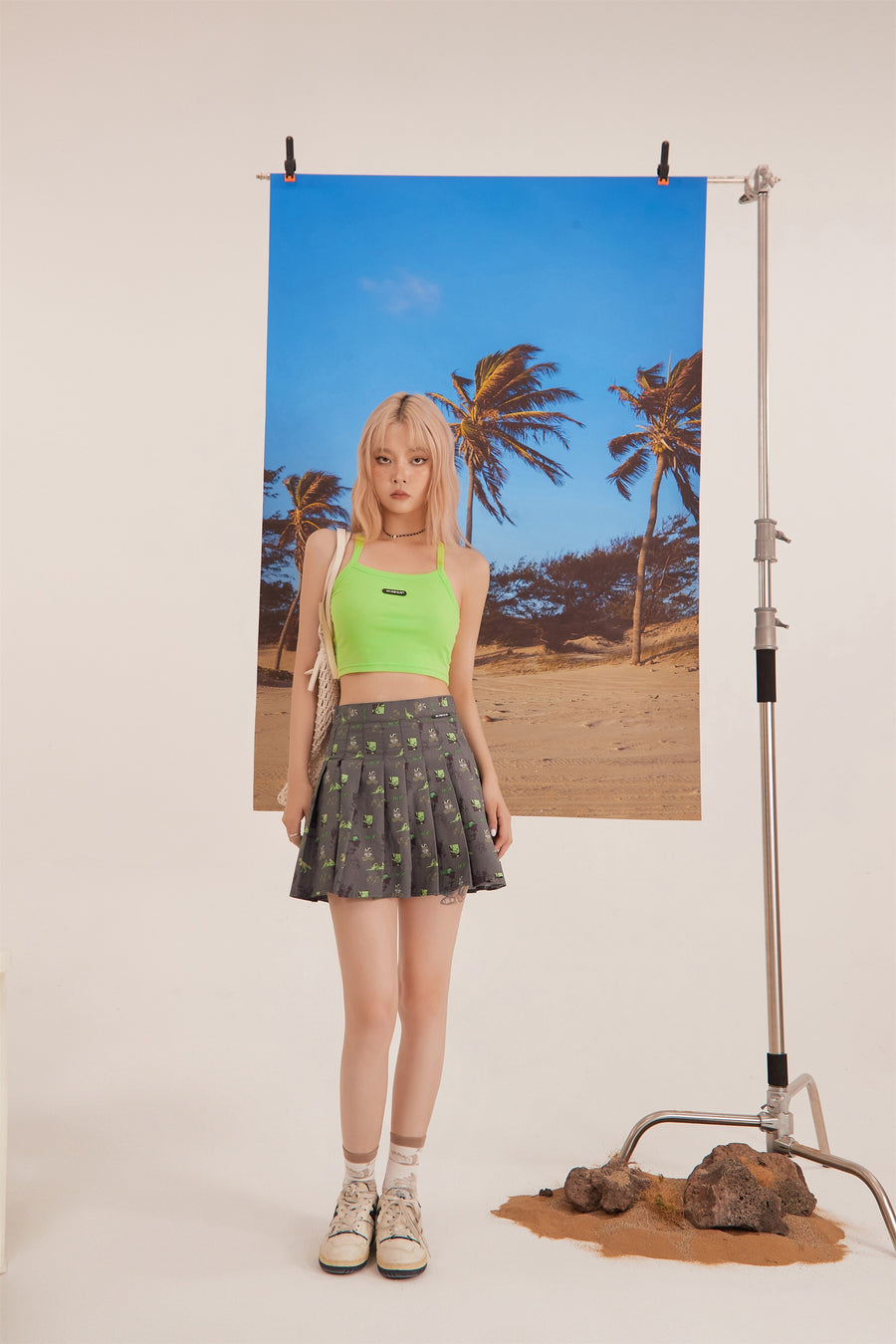 CHUU Confused Frog Print Mini Skirt