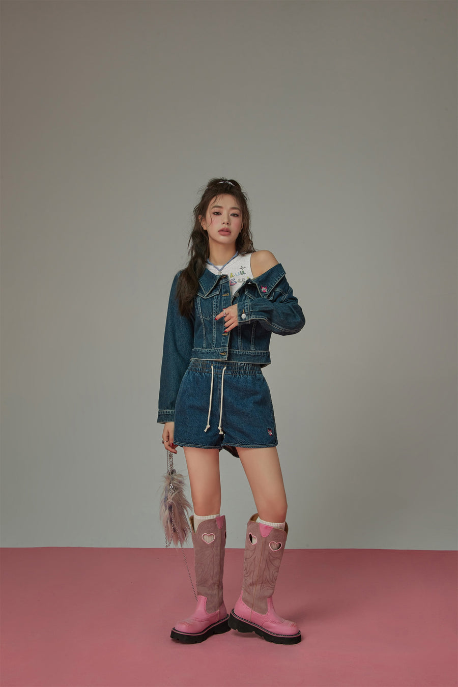 CHUU Off Shoulder Denim Jacket