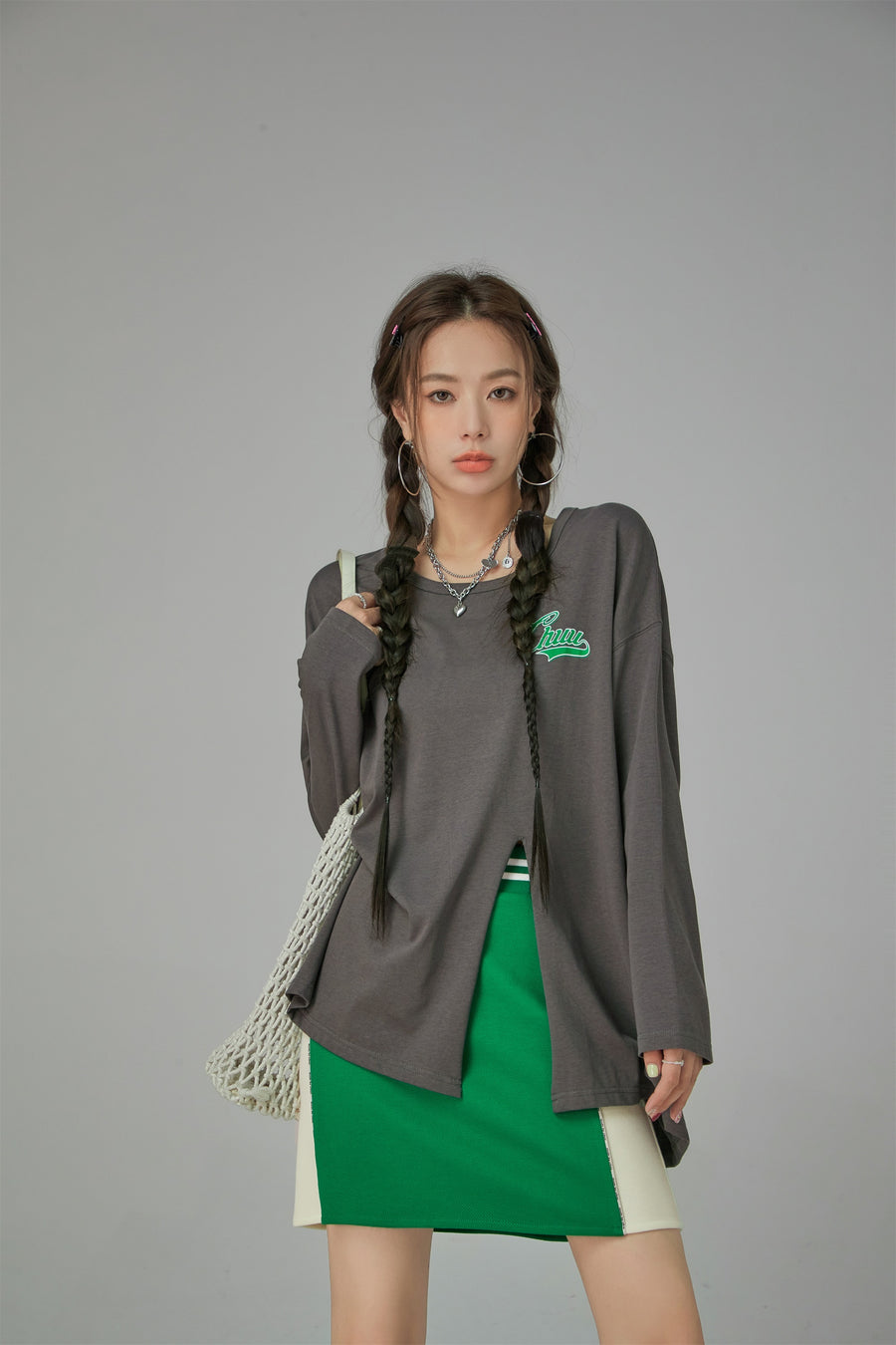 CHUU Side Slit Chuu Logo Loosefit Skater Top