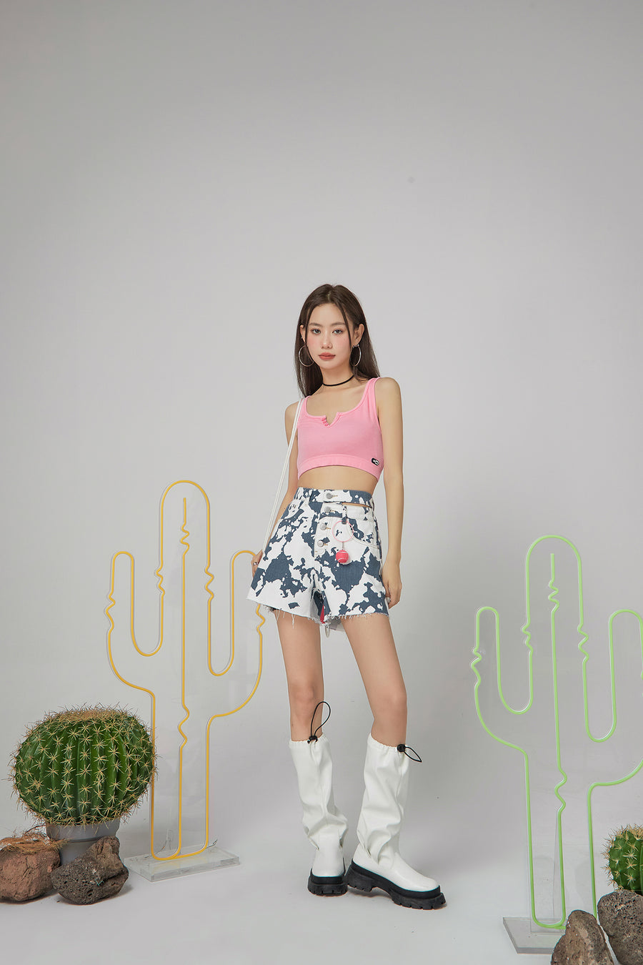 CHUU Cute Neckline Crop Sleeveless Top