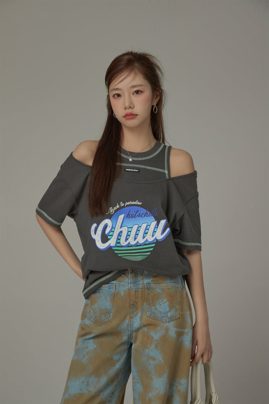 CHUU Hot And Chilli Off Shoulder Loose Fit T-Shirt