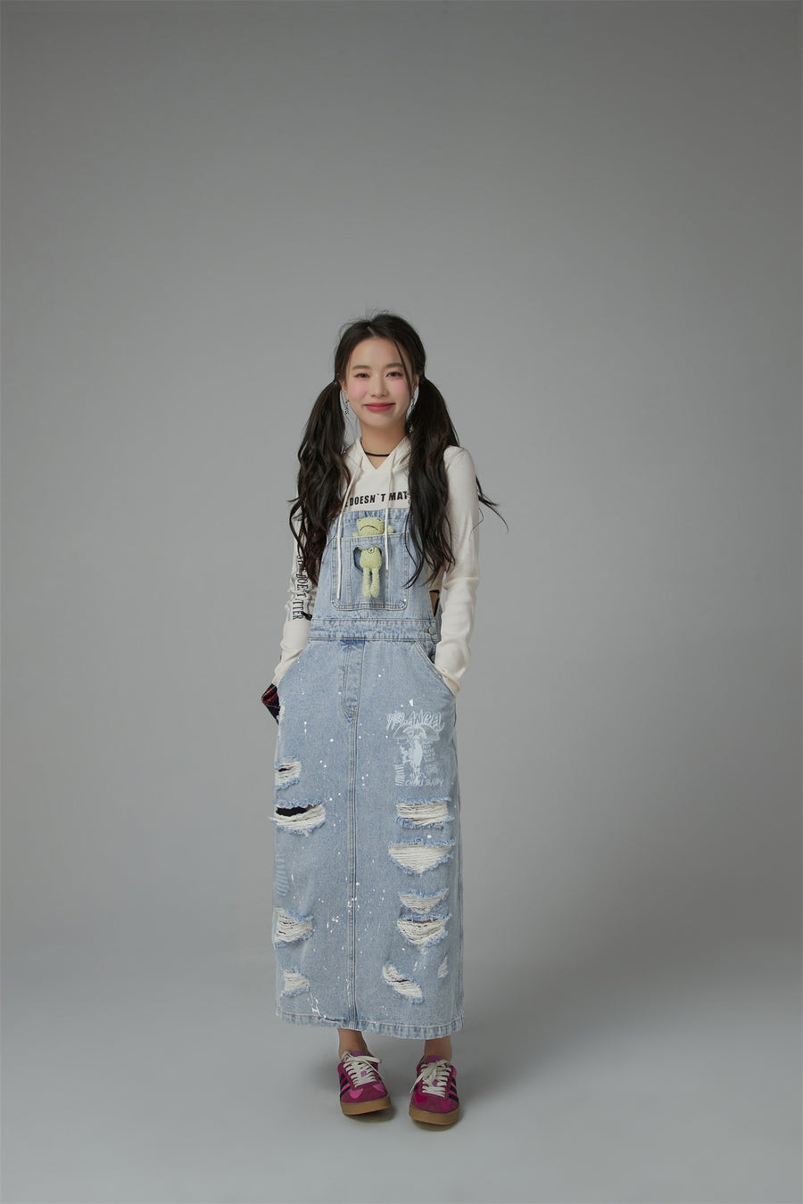 CHUU Distressed Denim Overall Dress