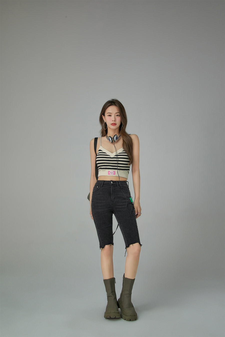 CHUU V Neck Stripe Knit Crop T-Shirt