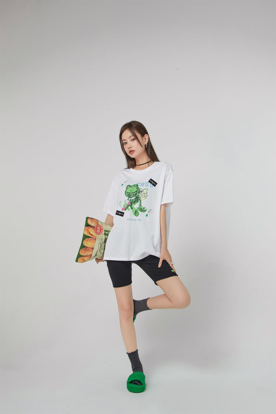 CHUU Happy Frog Is An Angel Print T-Shirt