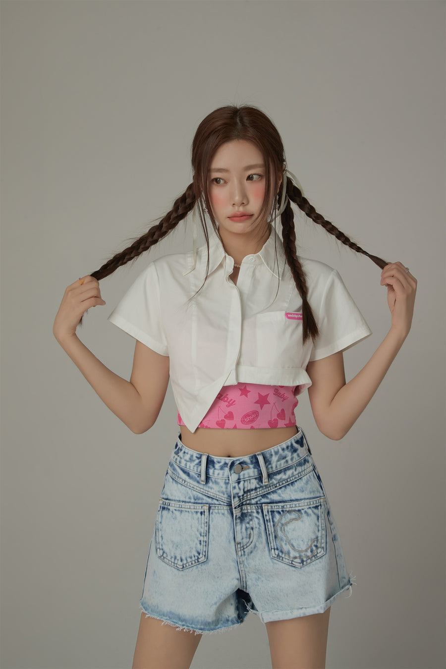 CHUU Unbalanced Chuu Baby Cropped Shirt