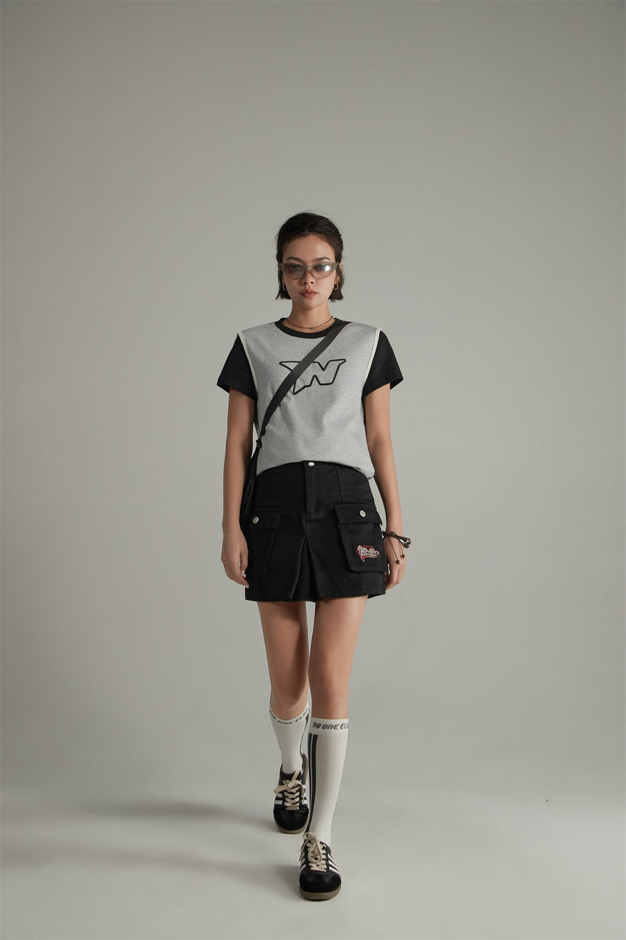 CHUU Embroidered Color Two Toned T-Shirt