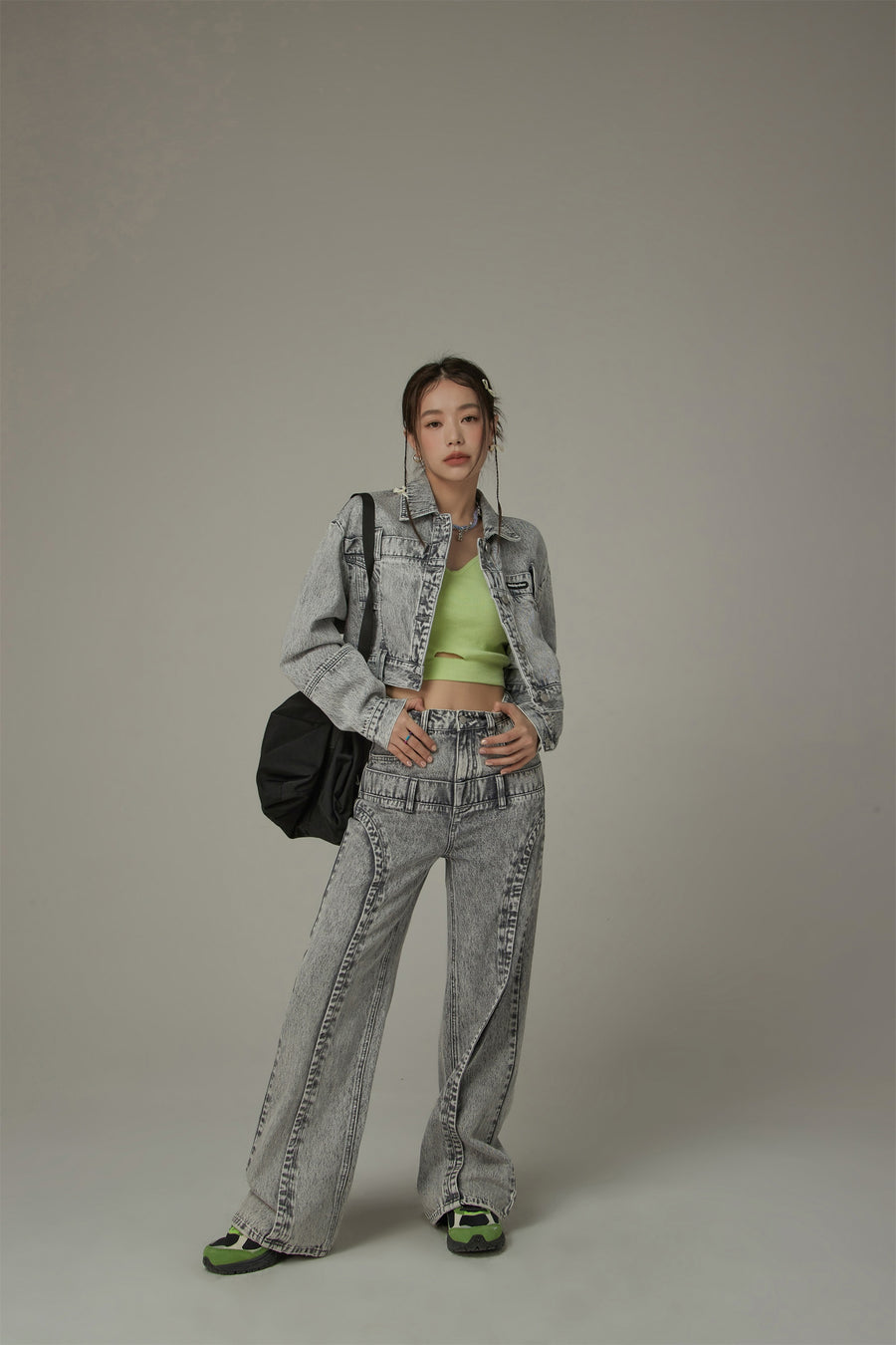 CHUU Back Cut Out Cropped Denim Jacket