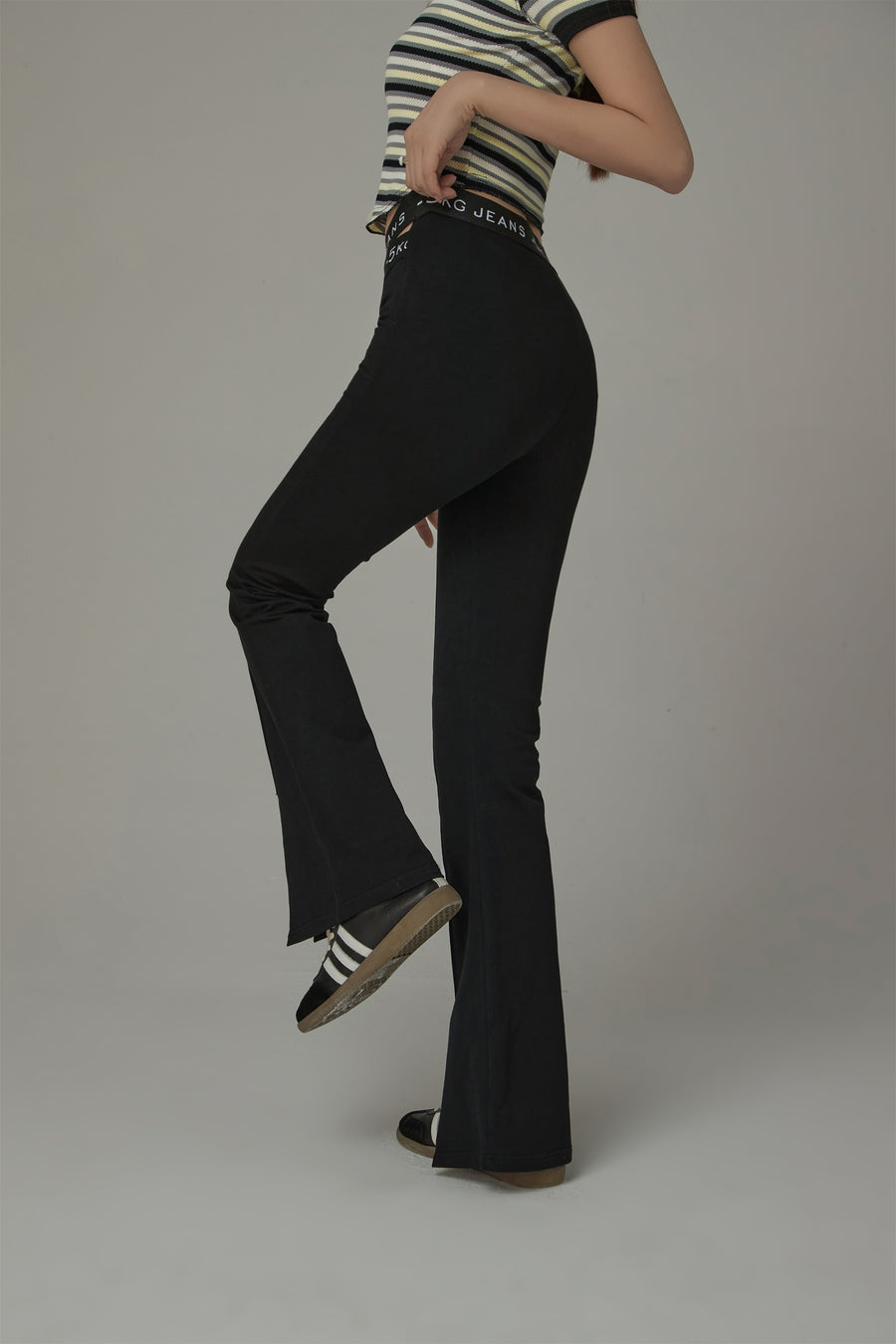 CHUU Slit Bootcut Crisscross Band Pants