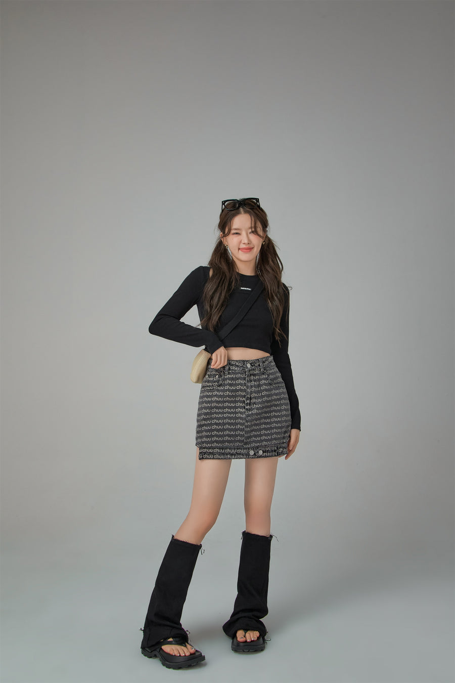 CHUU Slit Shoulder Long Sleeve Crop Top