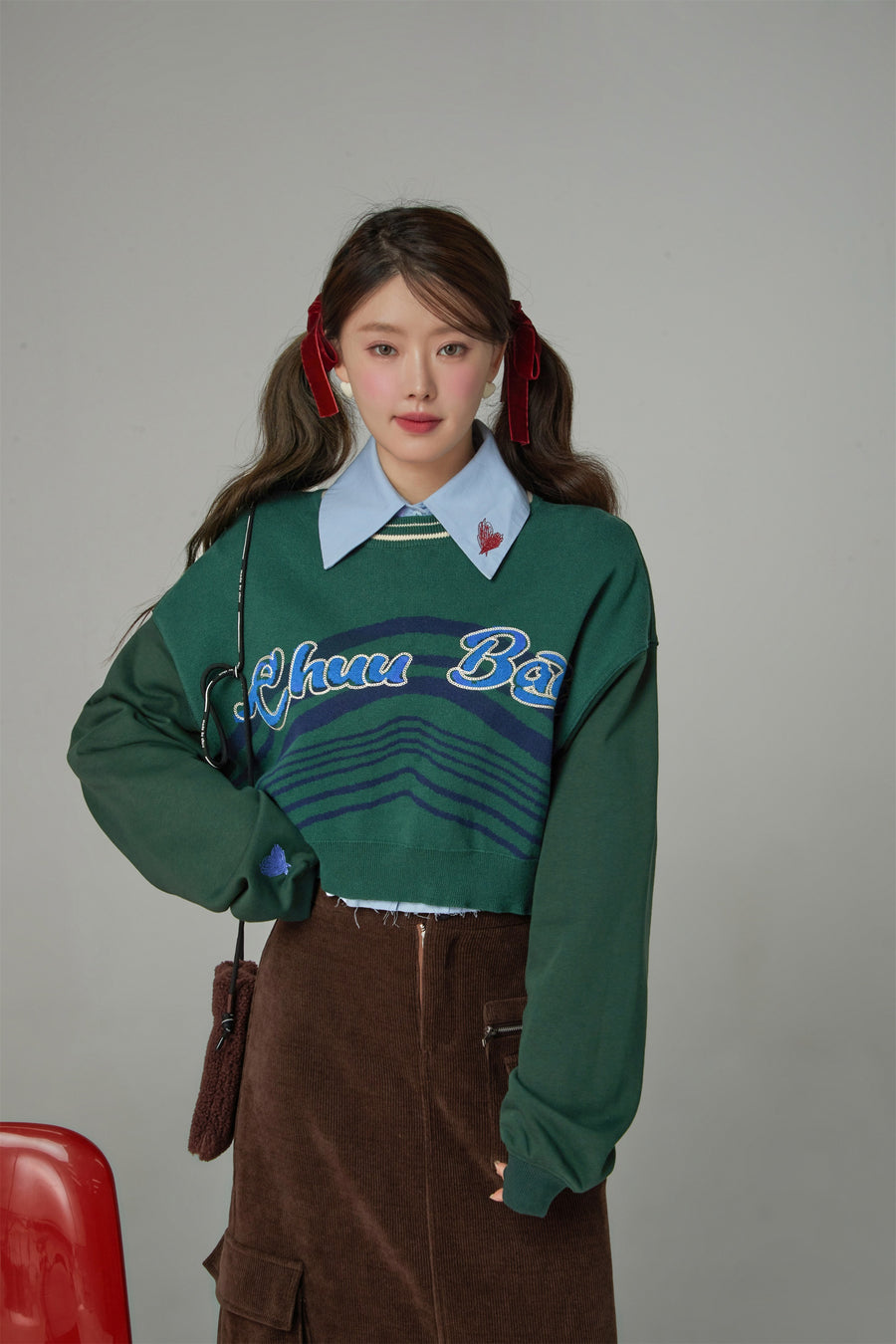 CHUU Day Dreamer Loose Fit Round Crop Sweatshirt