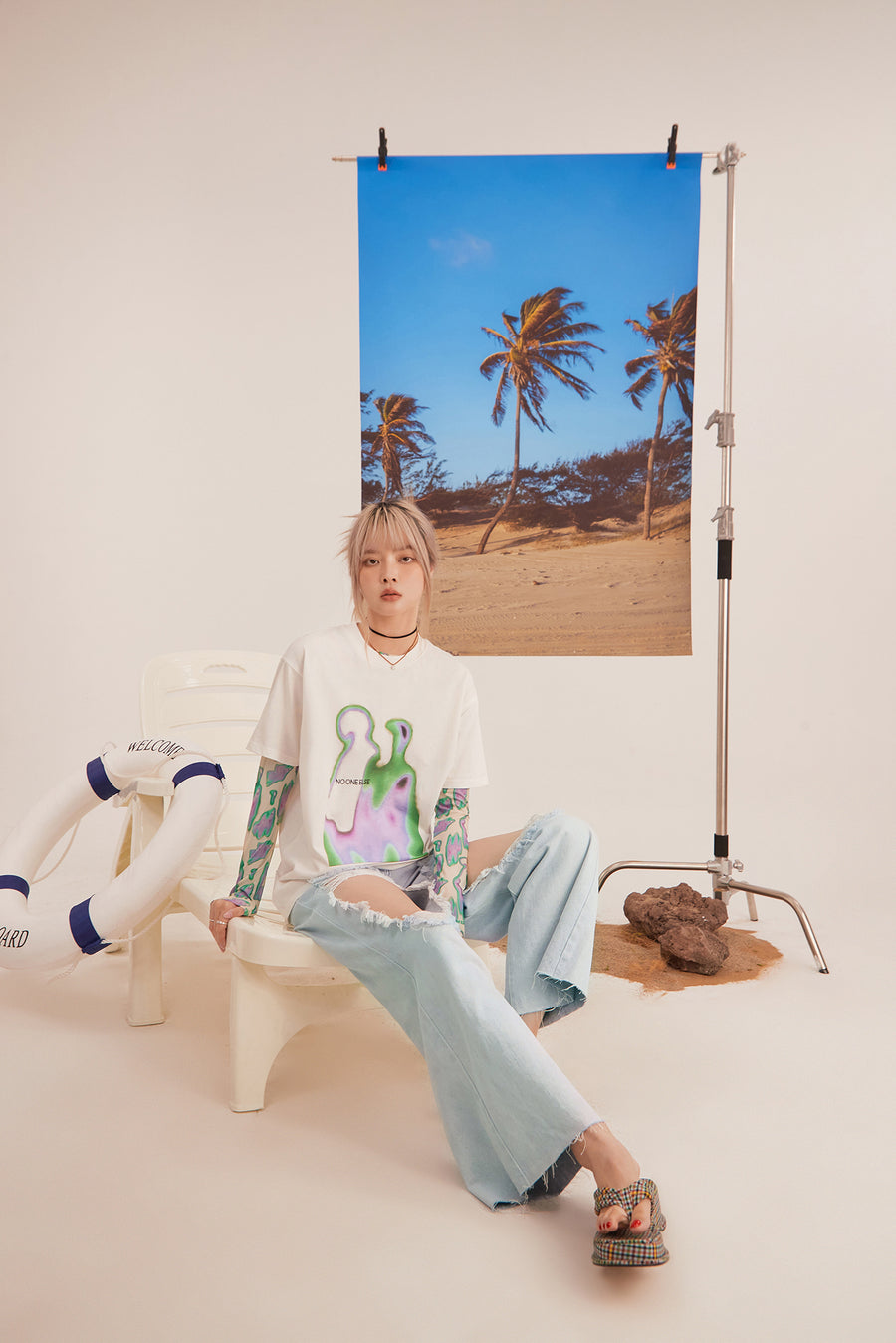 CHUU Outerspace Logo Simple T-Shirt