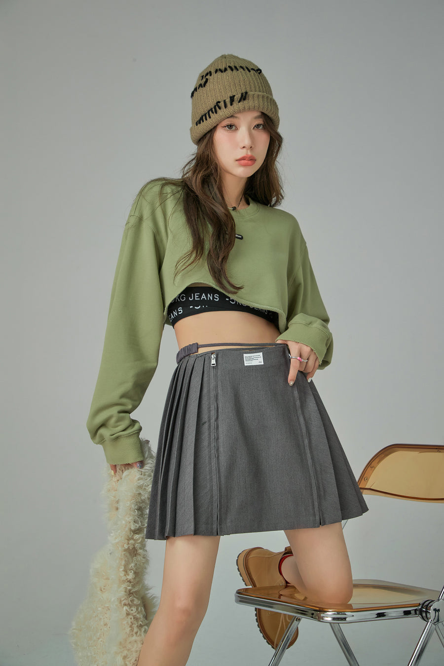 CHUU Simple Cut Crop Sweatshirt