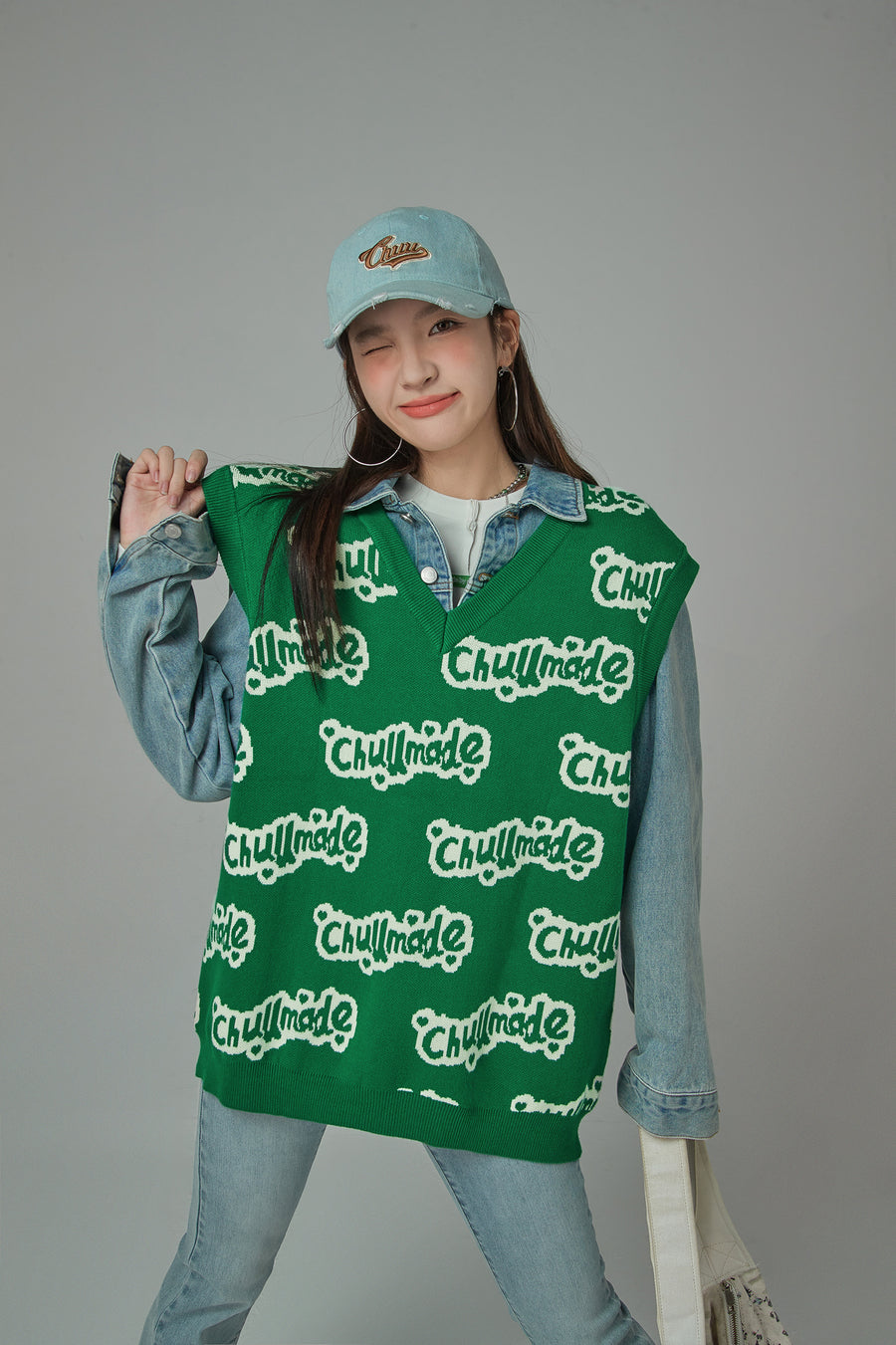 CHUU Bubble Letters V-Neck Knit Vest