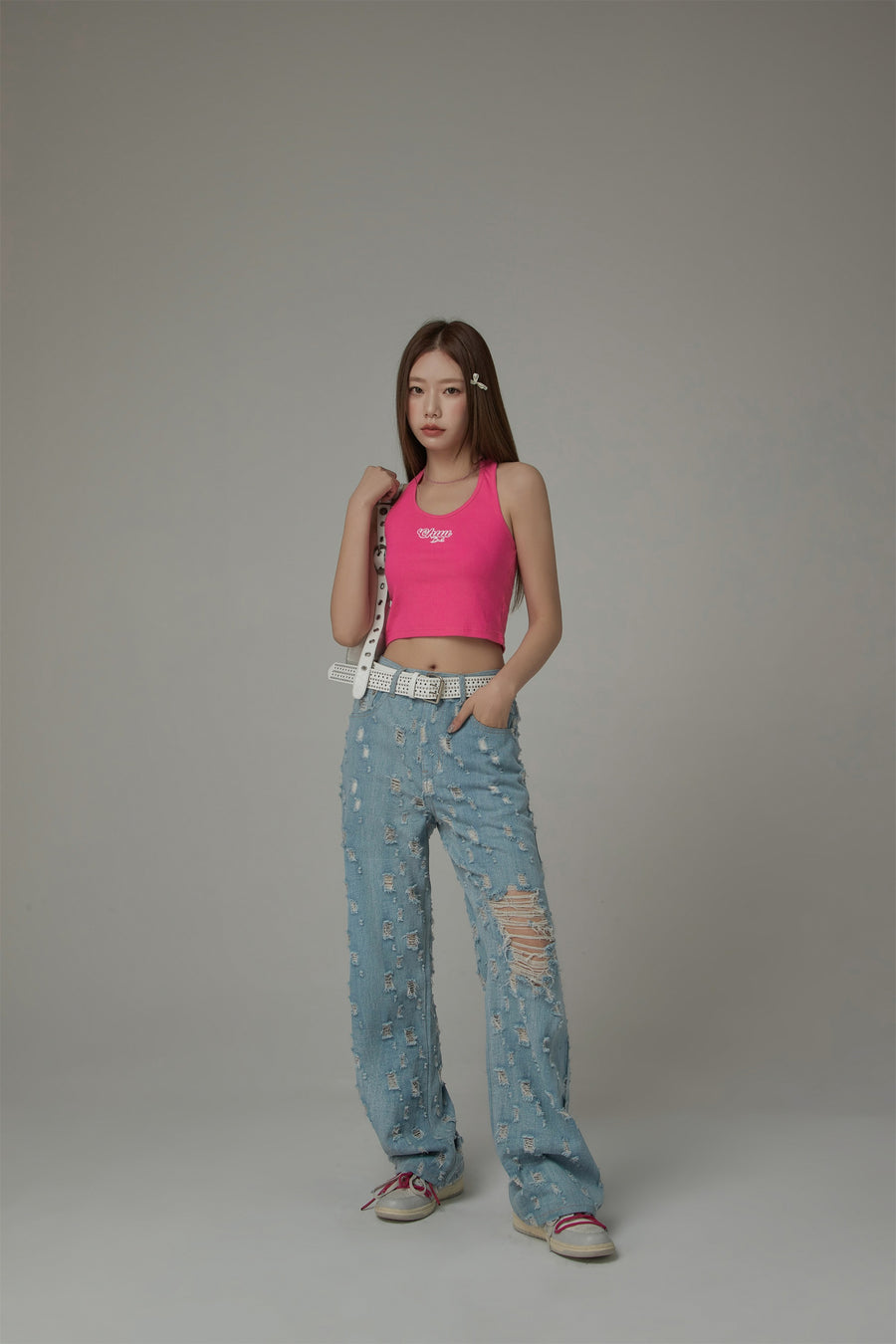 CHUU Ultra Distressed Denim Straight Light Wash Jeans