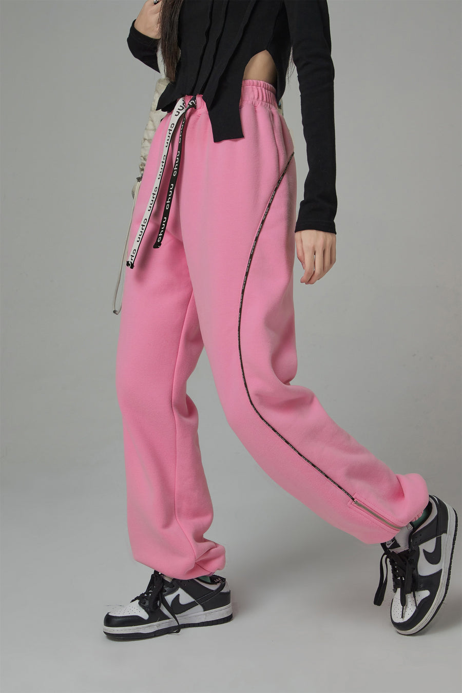 CHUU Chasing Love High-Waisted Jogger Pants