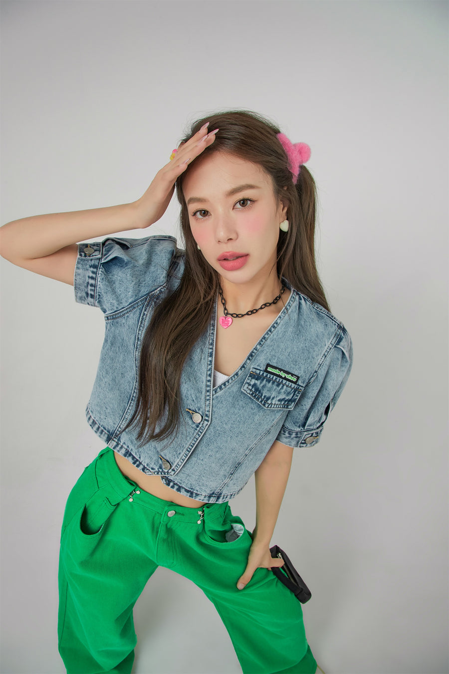 CHUU Back Heart Cutout Denim Jacket