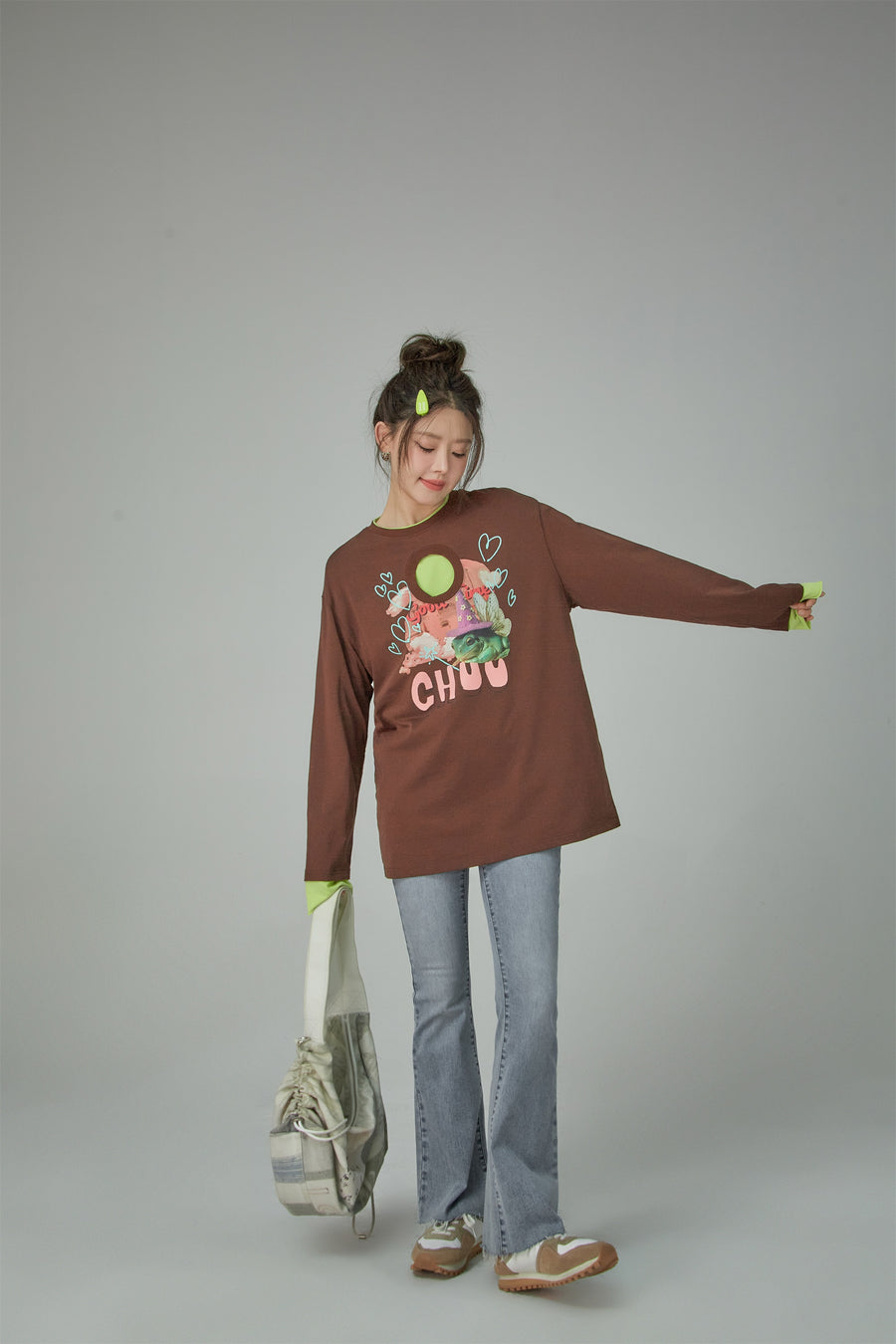 CHUU Bedtime Stories Character Print Long-Sleeved T-Shirt