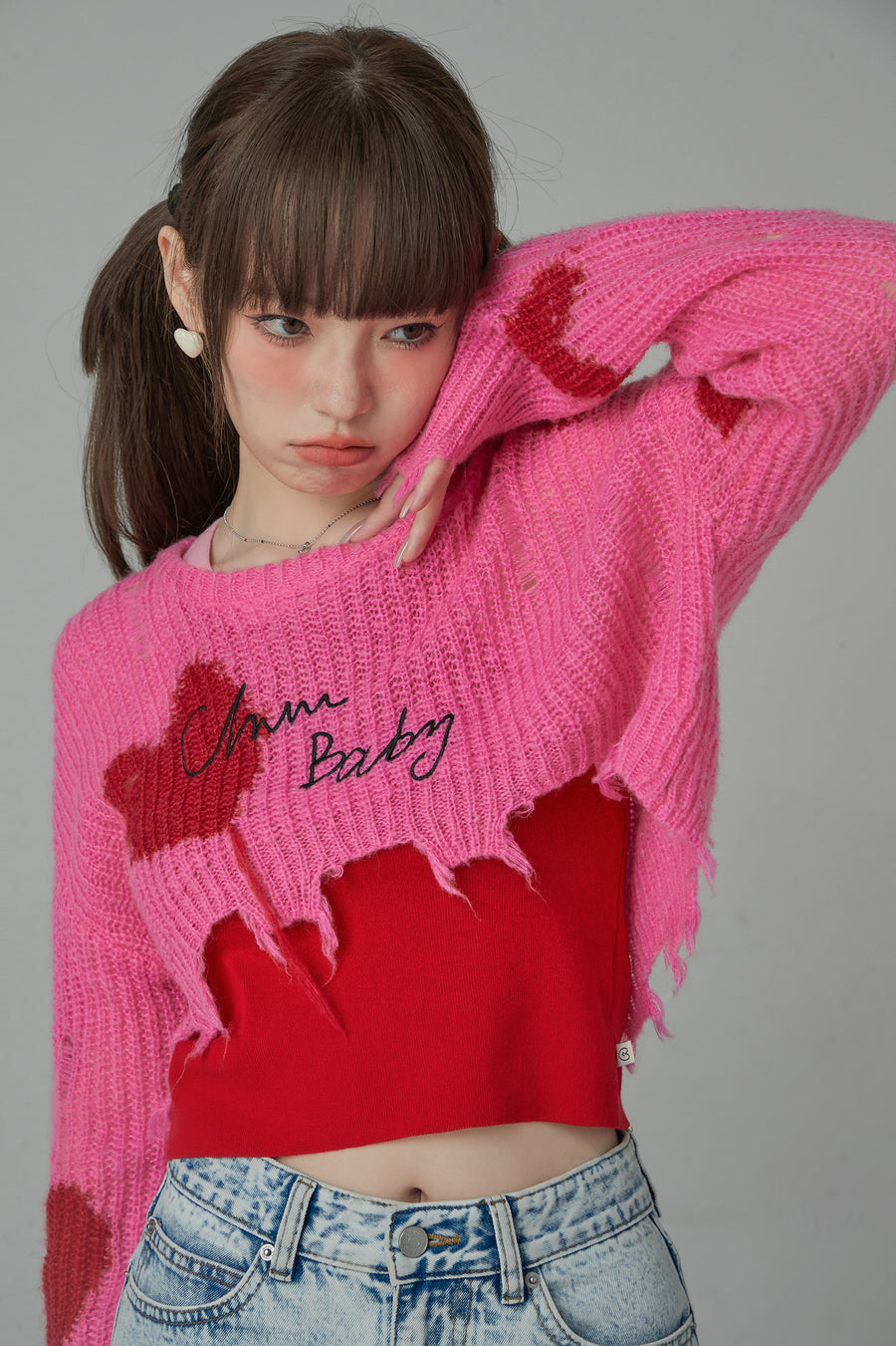 CHUU Distressed Heart Cropped Knit Sweater