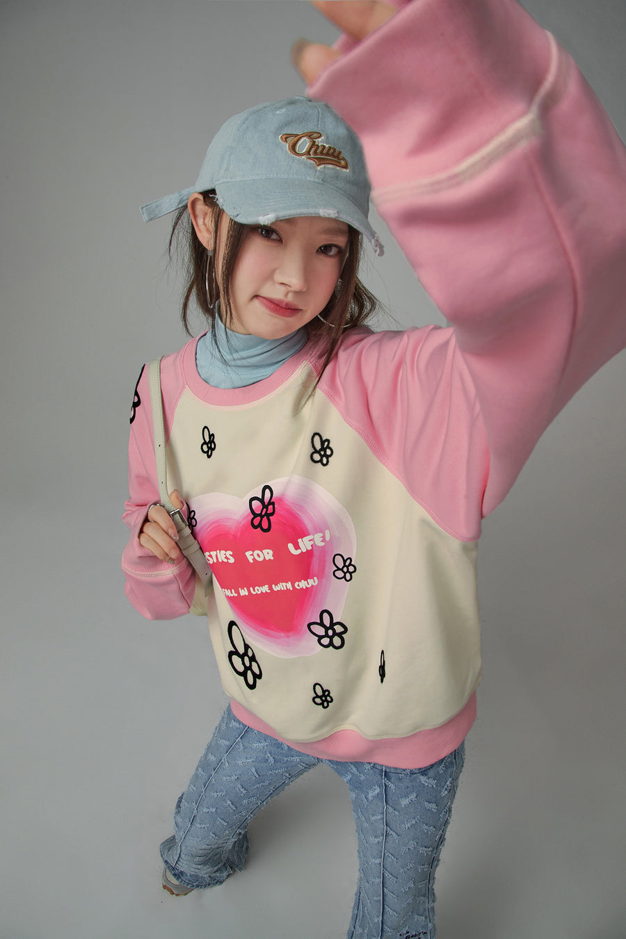 CHUU Besties For Life Flower Raglan Sweatshirt