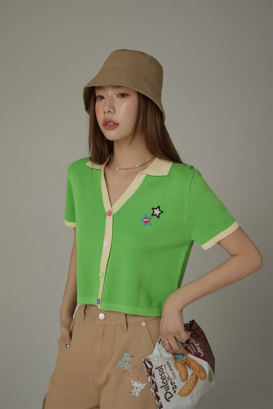 CHUU Star Open Collar Cropped Knit Top