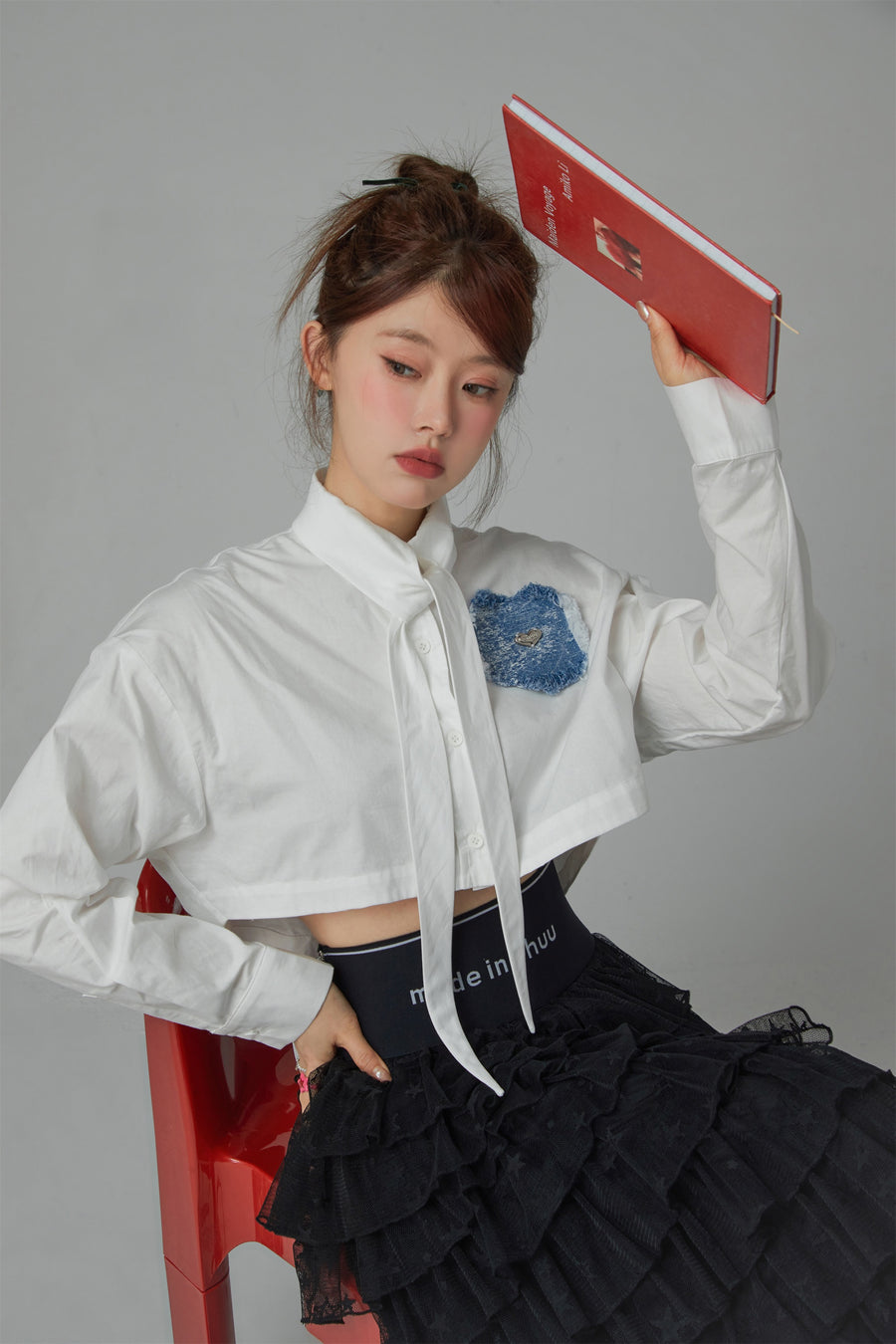 CHUU Heart Denim Pocket White Crop Shirt