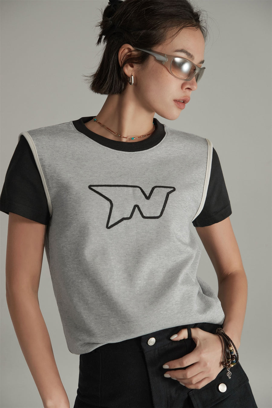 CHUU Embroidered Color Two Toned T-Shirt