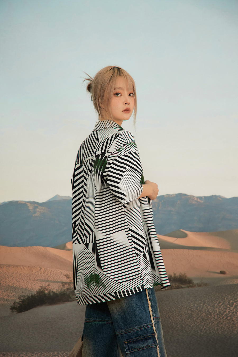 CHUU Cosmically Aligned Form Stripes Shirt