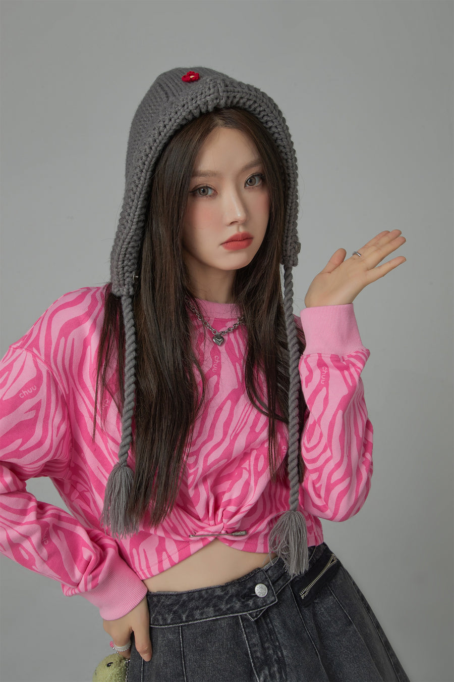 CHUU Zebra Crop Sweatshirt