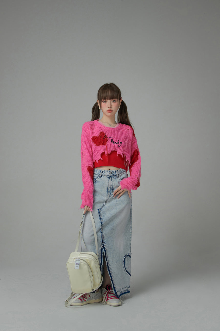 CHUU Distressed Heart Cropped Knit Sweater