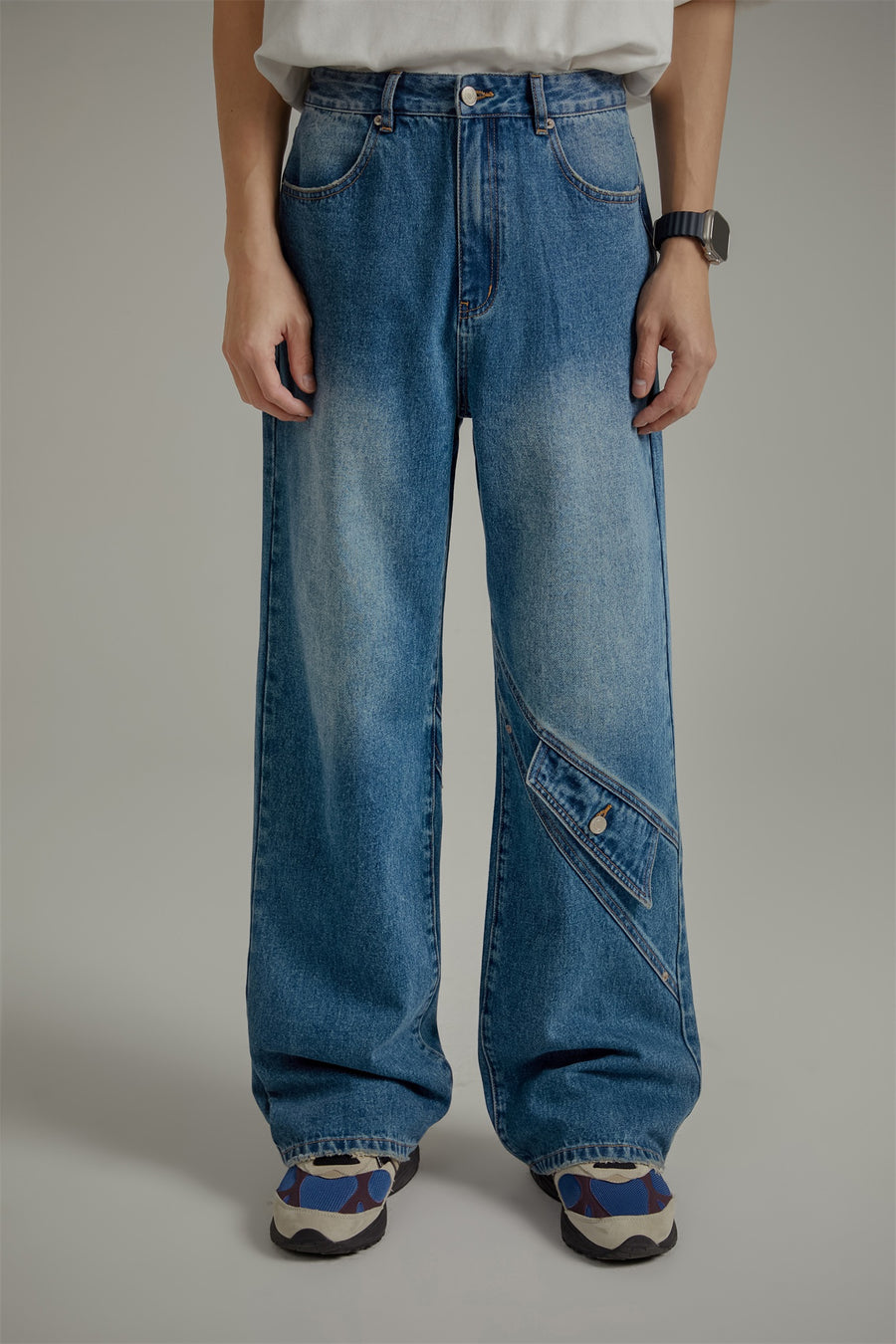 CHUU Knee Pocket Washed Wide Straight Jeans