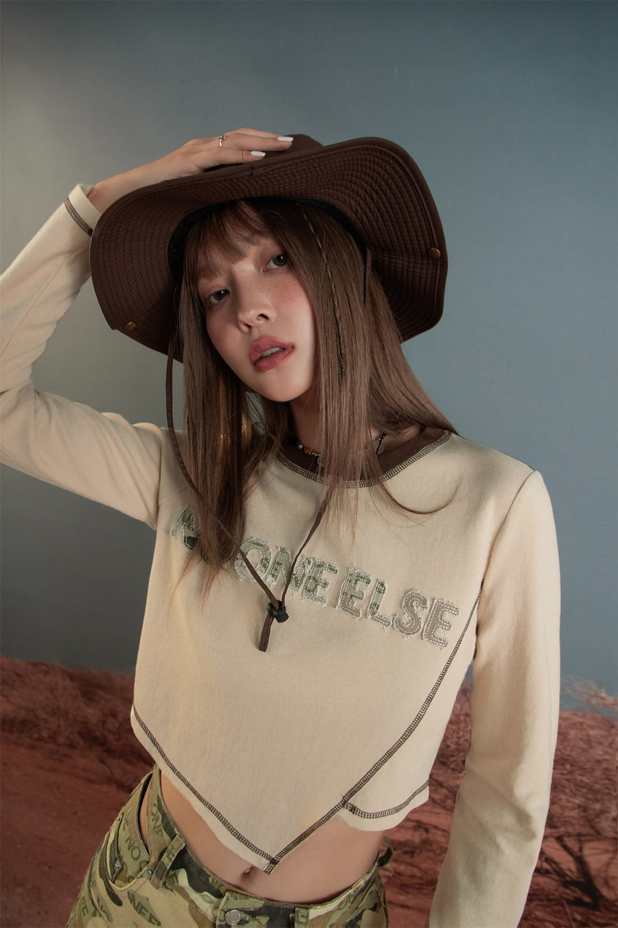 CHUU Unbalanced Stitches Crop Top