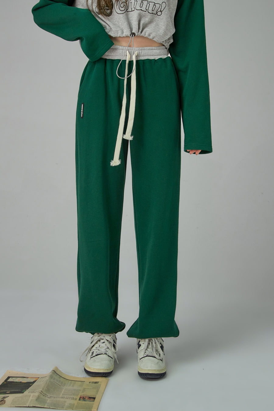 CHUU Feels Like Christmas Jogger Pants