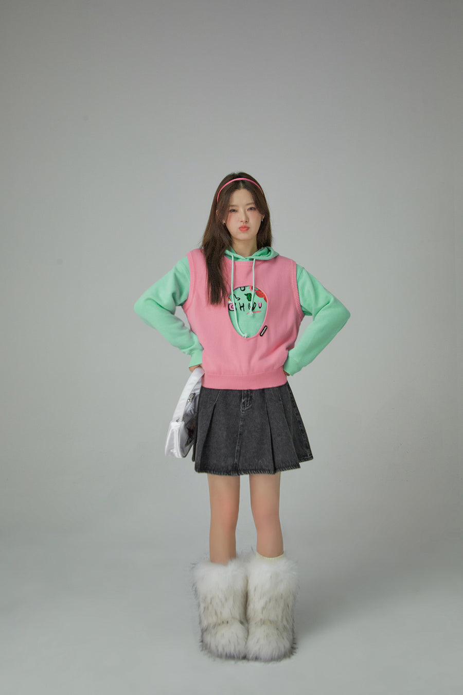 CHUU Medallion Cutout Sleeveless Sweatshirt