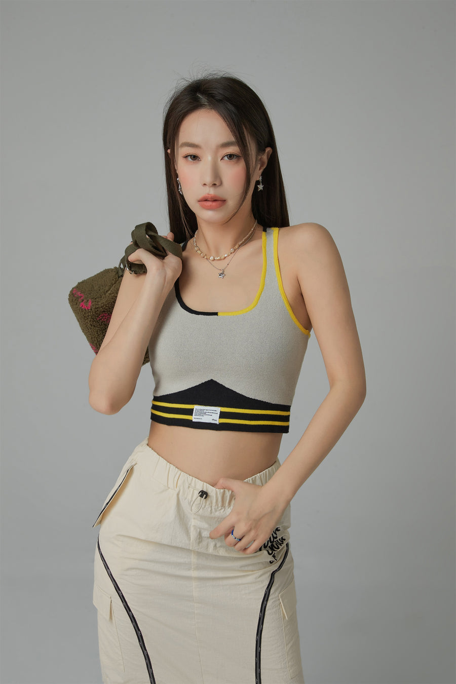 CHUU Color Contrast Sleeveless Crop Top