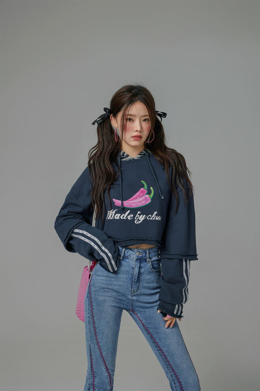 CHUU Just Fine Pink Chili Cropped Sweatshirt