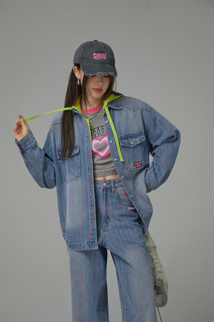 CHUU Rose Scent Kiss Loose Denim Shirt