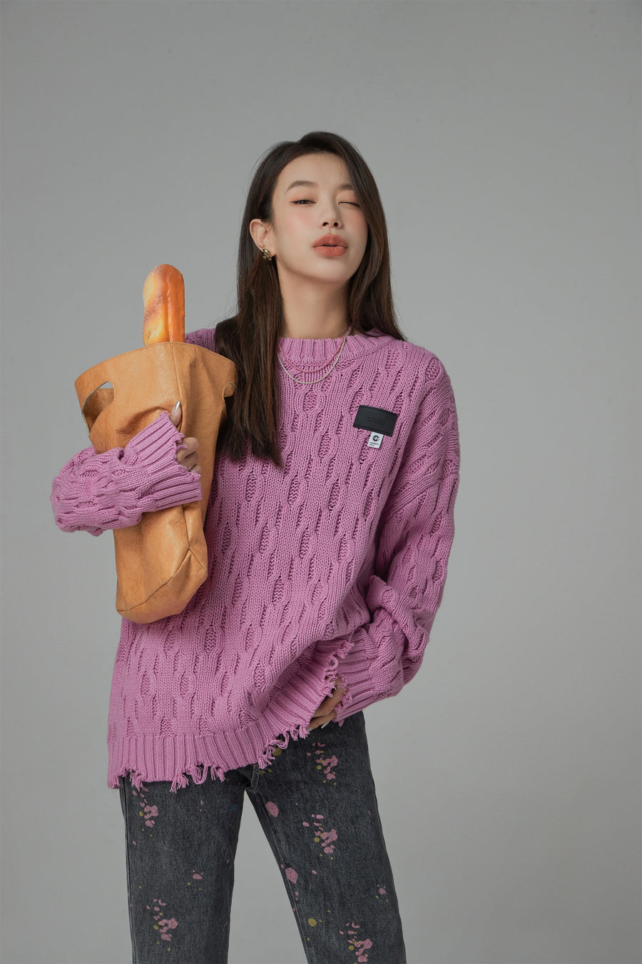 CHUU Parties They Throw Pretzel Round Knit Sweater